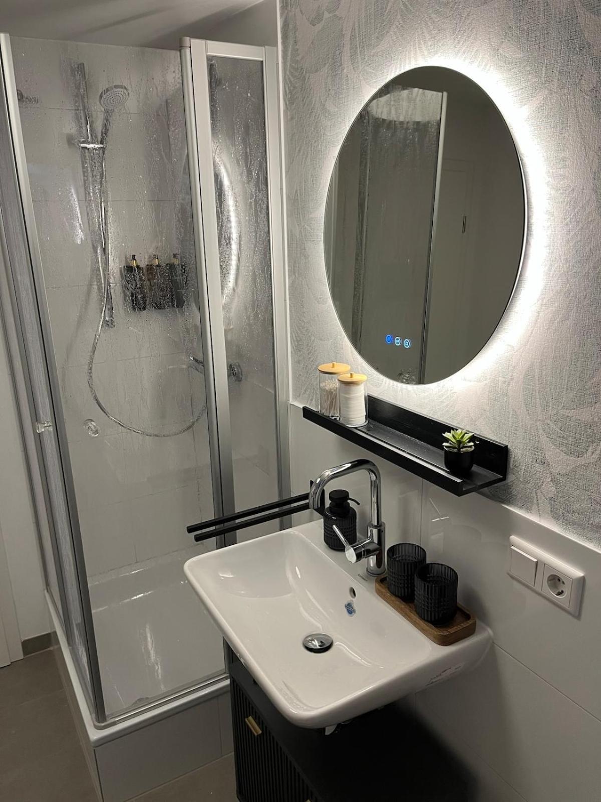 2-Zimmer Apartment - Zentral Ueber Den Daechern Von Aschaffenburg - 5 Min Vom Hbf - Gegenueber City Galerie エクステリア 写真